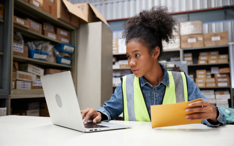 Dispatcher tendering a load to a carrier in Atlas TMS