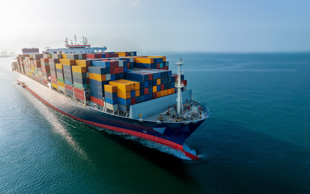 Navigating the Pros and Cons of Air Freight vs. Ocean Freight Shipping