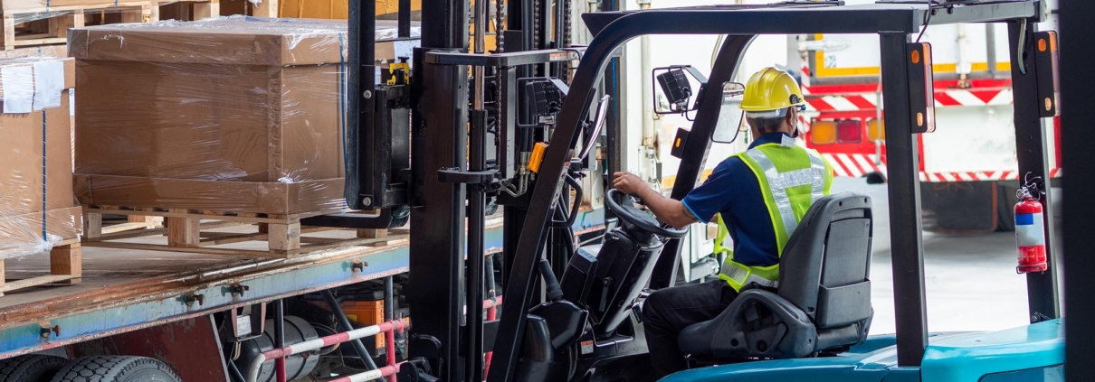 Choosing Between FCL and LCL: What Every Shipper Should Know