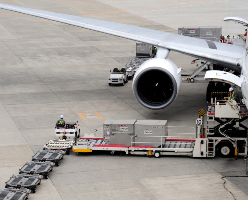 How Air and Ocean Freight Support Different Retail Supply Chain Models