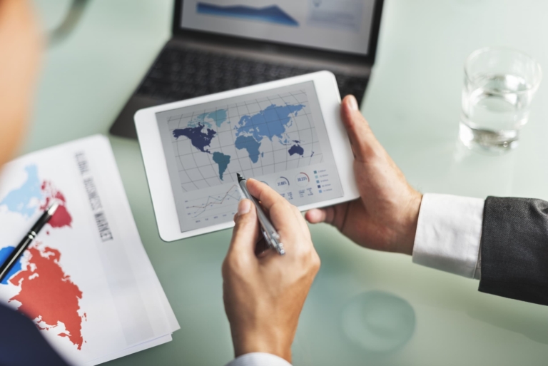 CargoTrans trade advisor with a client